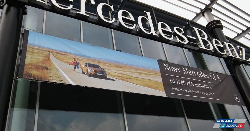 baner wykonany na płótnie powlekanym, zamocowany na budynku Auto-Studio Mercedes-Benz