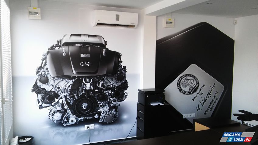 fototapeta wydrukowana na płytach PCV i zamontowana w Auto-Studio Mercedes-Benz.